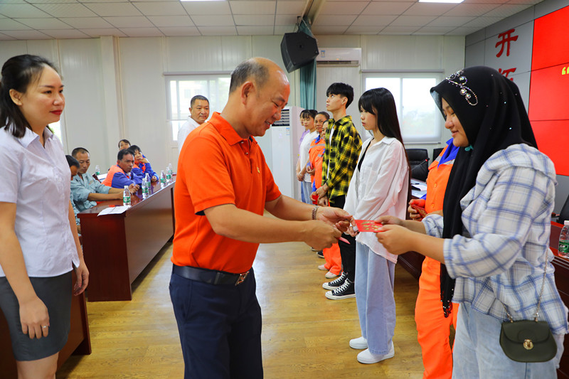 “金秋助學(xué)，圓夢(mèng)明佳！”明佳集團(tuán)黨支部及工會(huì)組織開(kāi)展愛(ài)心助學(xué)活動(dòng)！